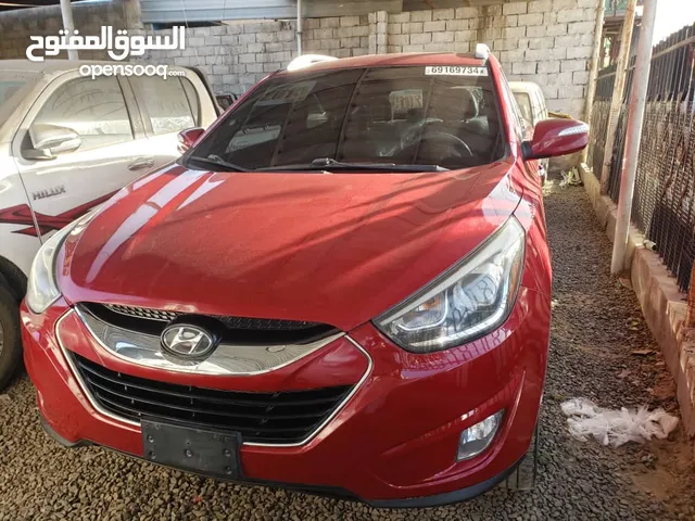 هيونداي توسان موديل 2015 وارد امريكا الصدمه في الواجهه خفيفه بصمه قير اتوماتيك لون احمر