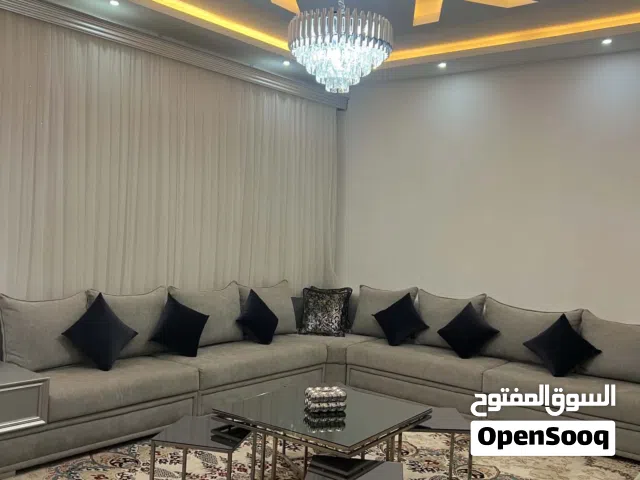 فرصة مميزة  للبيع _ شقة واسعة في موقع حيوي بطرابلس (باب بن غشير)