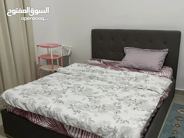 سرير لشخصين