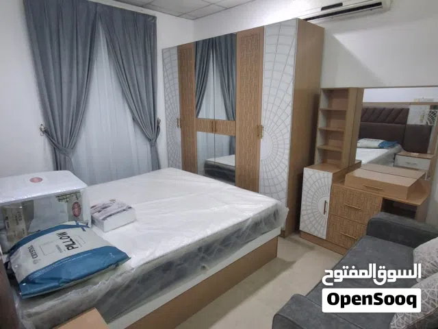 Aziba 1bhj fully furnished including bill بالعذيبه غرفه وصاله فرش جديد اول ساكن
