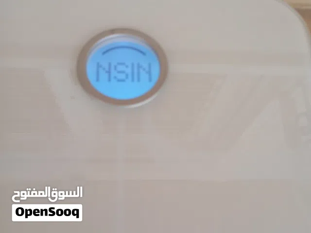 ميزان يشبك واي فاي وبلوتوث عل الهاتف نوع fitbit لفحص الدهون والوزن شغال 100/100