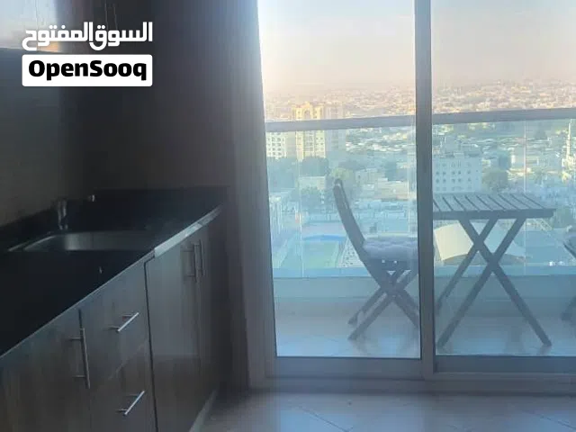 شقة غرفتين وصالة للإيجار السنوي في أبراج سيتي تاور – عجمان  إطلالة مفتوحة بالكامل
