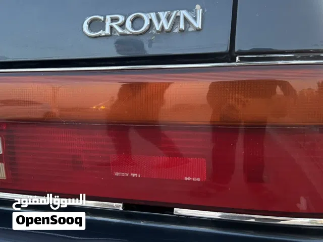 السلام عليكم اخوان يوجد بكلايت اصلي ياباني تيوتا كراون بطه فصل الأيمن