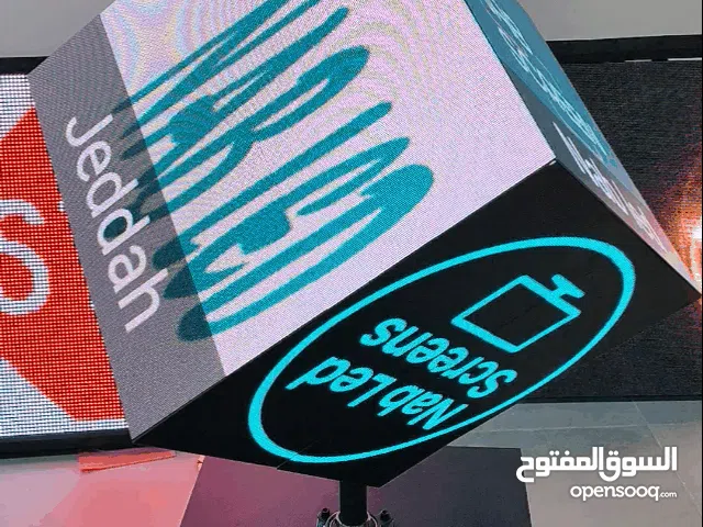 شاشة LED المكعبة الدوّارة