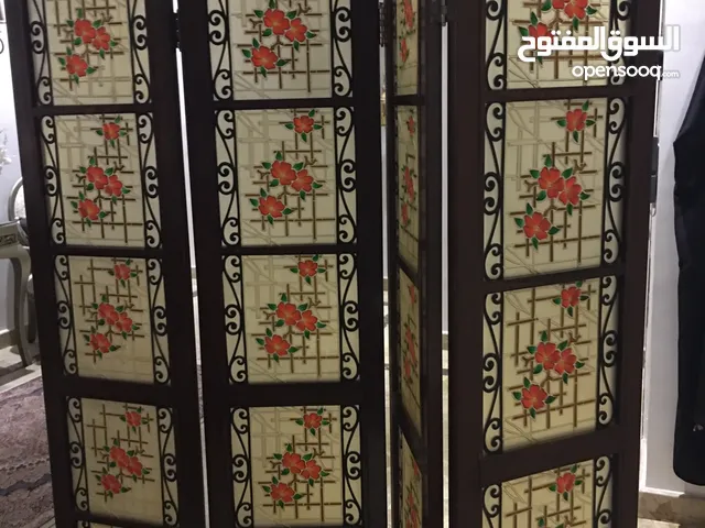 بارتشن خشب زان مع زجاج معشق ارتفاع 180سم والعرض 160سم شبه جديد السعر5000جنيه قابل للتفاوض