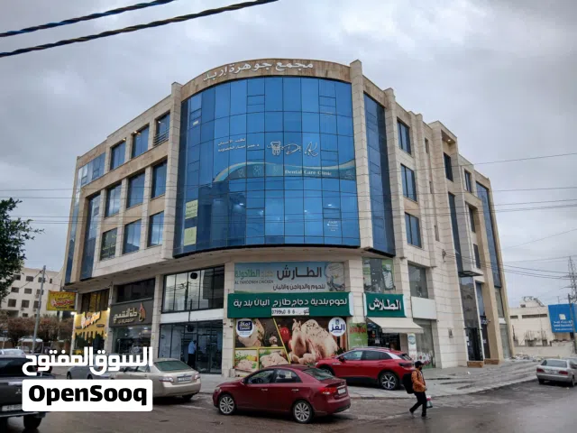 مكتب تجاري للبيع واجهه قزاز في أفضل مواقع اربد مجمع عمان الجديد مؤجر حاليآ ب 280د شهري