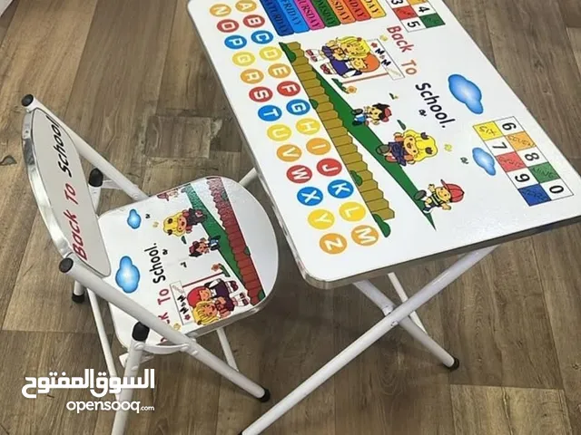 طاولة تعليمية مع كرسي