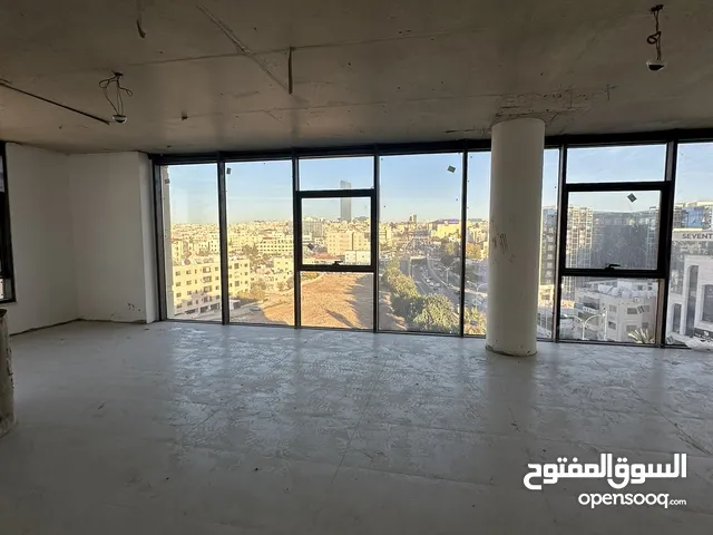 مكاتب للإيجار بمساحات مختلفة مكتب1 مساحته 130.5 وإيجاره 13.500 الف مكتب2 مساحته 133.6 وإيجاره 14 الف