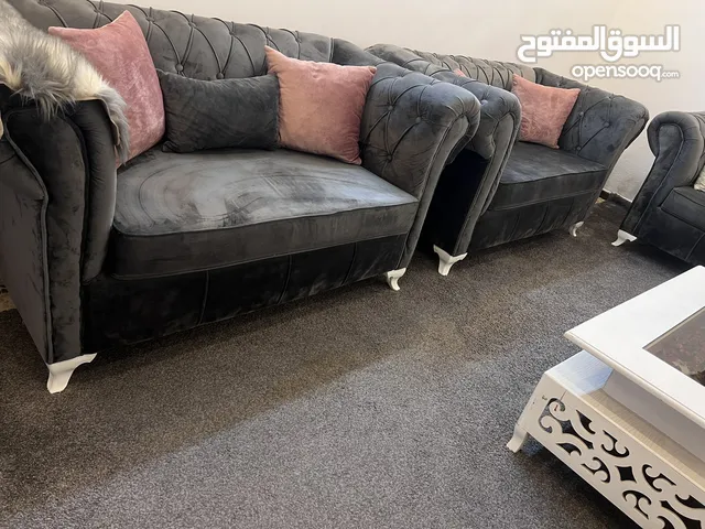 طقم كنب جديد قعدته مريحه خشب زان قابل للتفاوض
