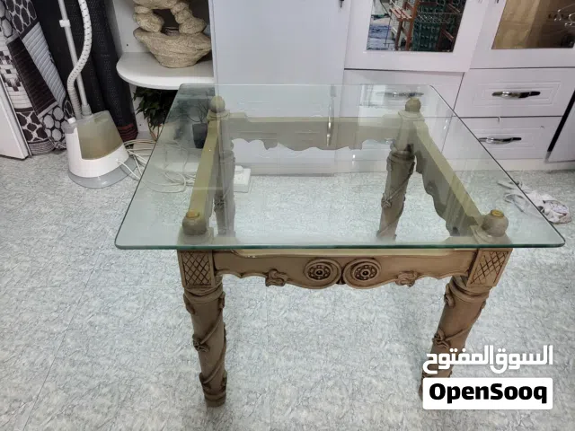 طاولة جميلة وانيقة