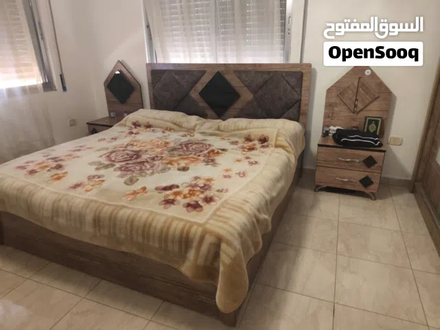 غرفة نوم رئيسية كاملة بحالة ممتازة للبيع