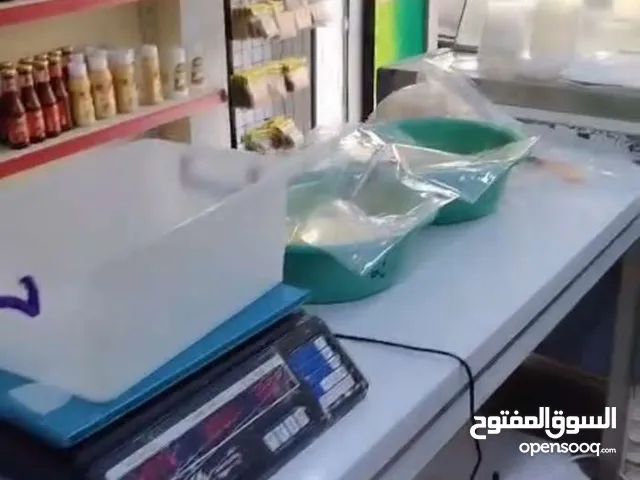 ثلاجة دلي ثلاجة عرض ثلاجة شنينه رفوف طاوله حديد طاوله خشب ميزان