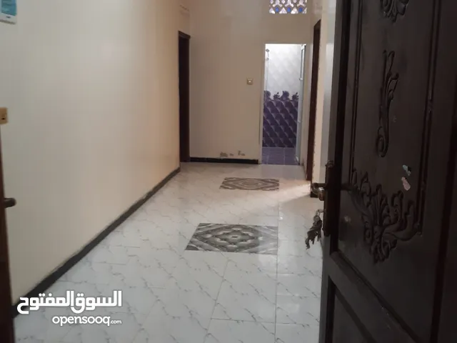 1000 m2 4 Bedrooms Apartments for Rent in Sana'a Sa'wan