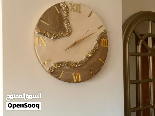 ساعة حائط جديدة