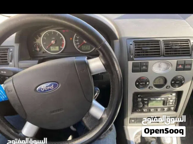 2005 فورد مونديو Standard