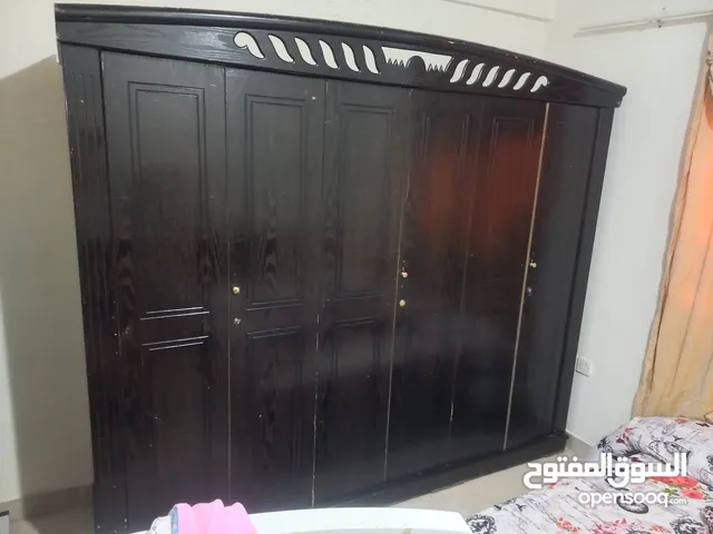 دولاب 6 ضلفة وسرير 200×150 بدون مرتبة بحالة جيدة جدا