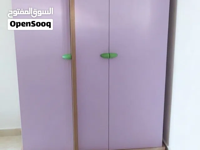 غرفة نوم وردية لفتاتين