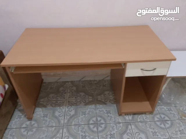 bureau a vendre  longueur 1.20 largeur 60cm hauteur 75cm