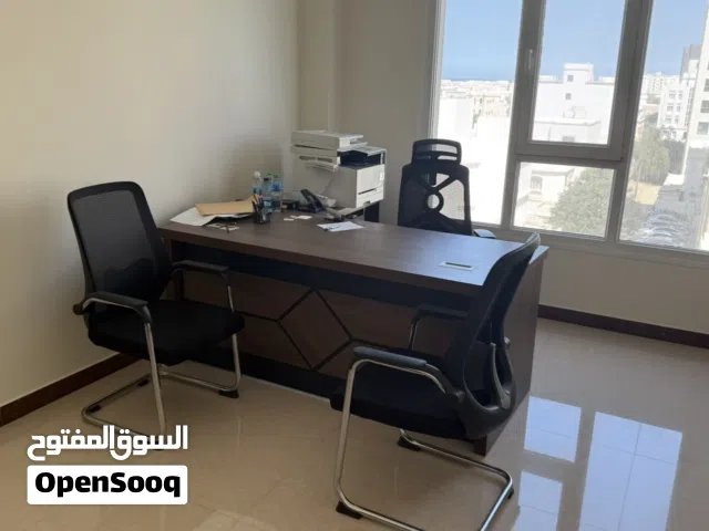 اثاث مكتبي شبه جديد