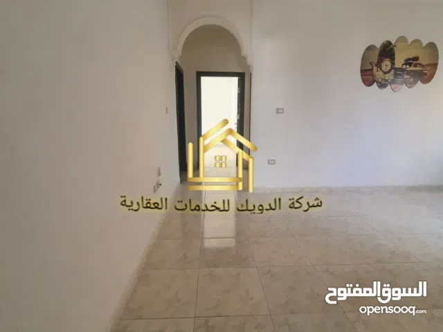 شقة فارغة - ام أذينة - 4نوم - 300م - قرب الخدمات