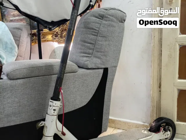 للبيع سكوتر شاومي اصلي ب 40 vديناىىى نظيييييف جدا شغال وبحالة فوق الممتازه معاه الشاحن أقصى سرعة 35