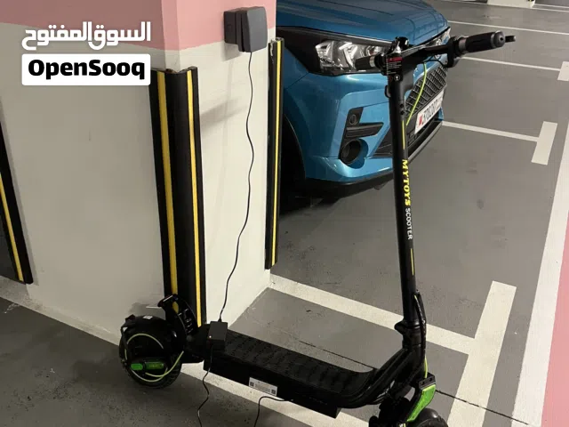 سكوتر كهربائي للبيع جديد استخدام 3 ايام فقط البيع بسبب السفر ماشي 20 كيلو فقط