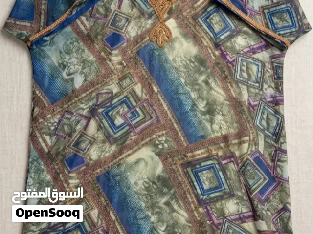 فستان كواليتي عالي والدراعة كذلك كواليتي جداً عالي وتصميم مميز القطعتين جداً حلوة ومميزة شيء راقي