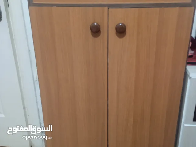 خزانه احذيه في حاله الجيده اربع رفوف