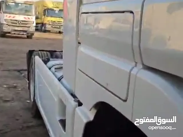 تريلا مرسيدس بنز موديل 2006