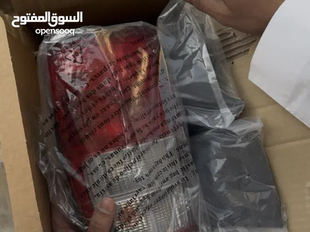 تايوتا هايلكس 2004 صدام امامي وخلفي شمعتين واصطبين ومرايتين