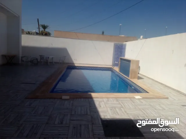 285 m2 3 Bedrooms Townhouse for Rent in Tripoli Al-Serraj