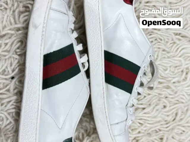 للبيع قوتشي اصلي مستعمل مقاس 38