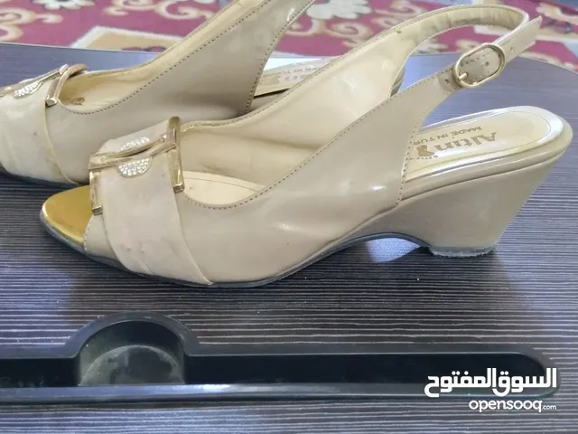 Beige With Heels in Basra