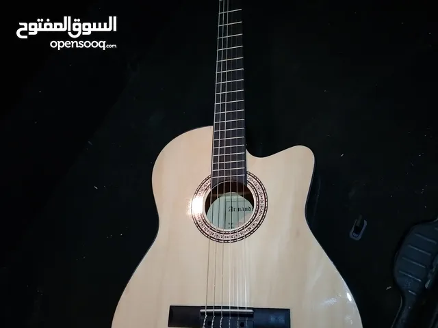 جيتار مستعمل اقل من اسبوع بحالة ممتازة جدا فيه مدخل للسماعة والسبيكر وفيه ازرار للتحكم بالصوت
