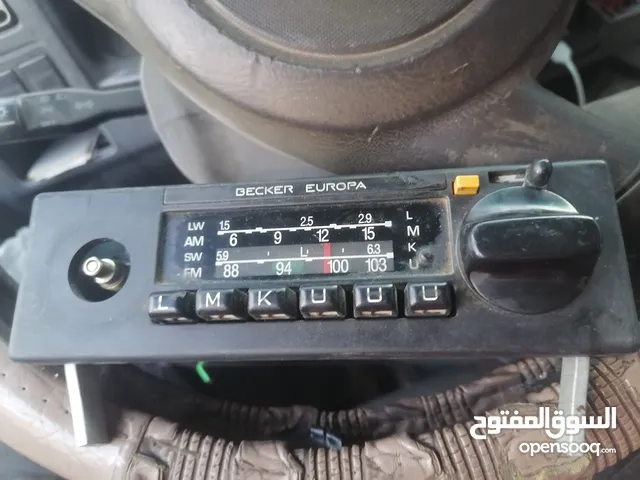 مسجل راديو بيكر كان راكب على مرسيدس.
