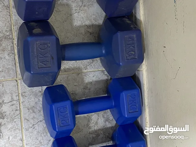 رافعه اسقال اصليه ومعتمده ولا يوجد فيها مشاكل ولا تحتاج لشي يوجد منها حديد وبلاستيك ولا ينقصها شي ..