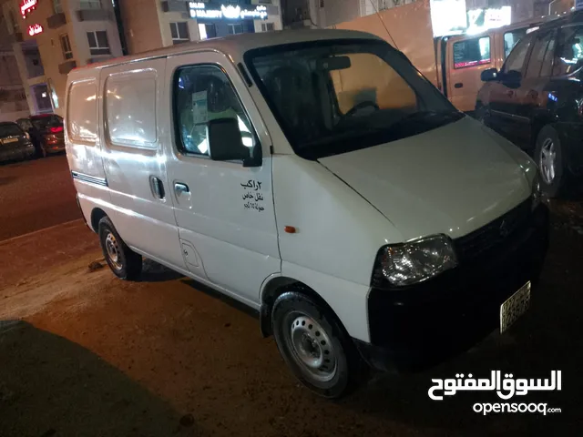 سيارة فان صندوق نقل نظيفة مطلوبة للتسهيلات البيع علي التحويل قيمة القسط 90.860 دك