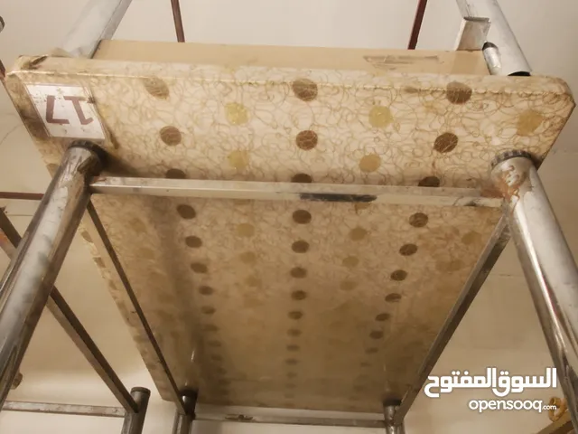 طاولات مطعم مستخدم نظيف بسعر مغري ومناسب الحق اقرا الوصف السعر عرررطه تواصل بي وتس او اتصال
