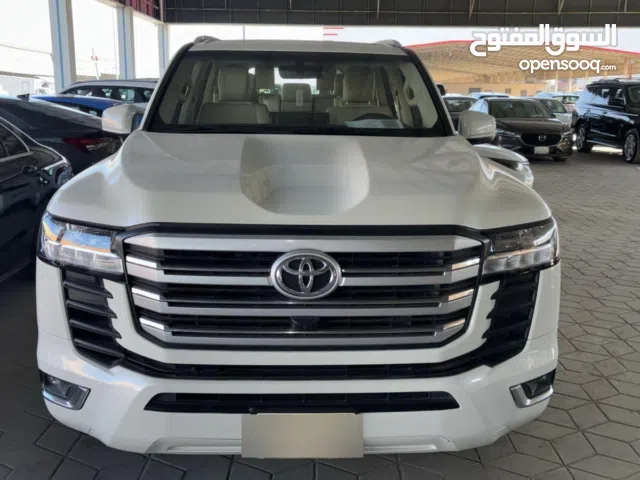 تويوتا لاندكروزر 2023 – خليجي – بحالة الوكالة – ممشى 40 ألف