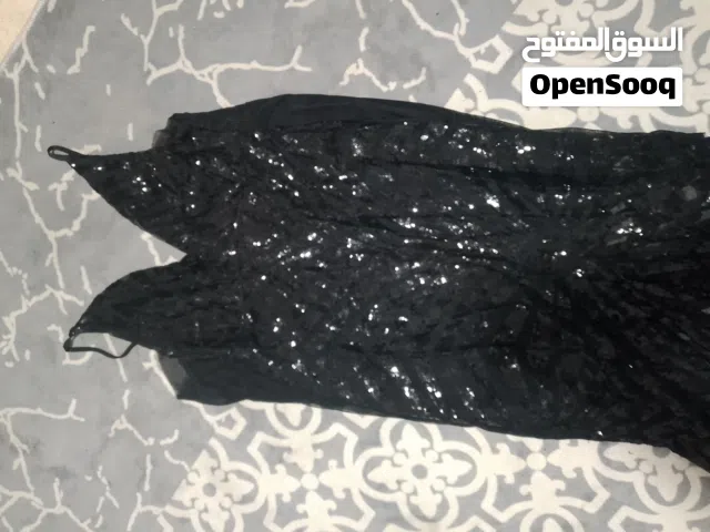 مجموعة فساتين سهره بحالة الجديد للبيع مع بعض كامل او كل فستان في خمسه