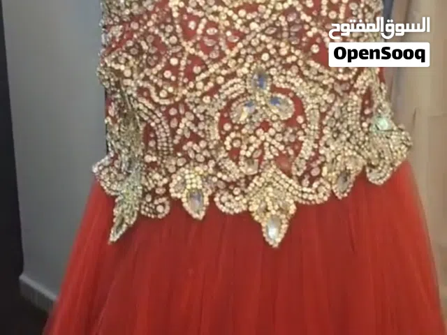فساتبن خطبه ومناسبات بحالة متازه جدا جدا  وكثي مرتبين وبلمعو