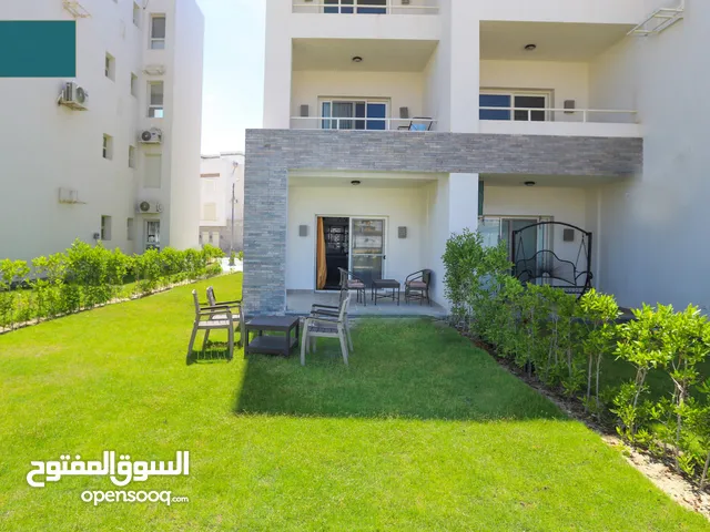 للايجار شالية 2 غرفة فندقى فى امواج الساحل الشمالى بموقع مميز جدآ North Coast (السعر يومى )