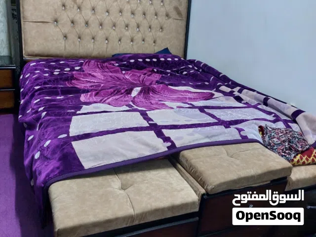 غرفة نوم للبيع مكونة خزانة ملحق 2 كومدينة فرشة التخت برداية