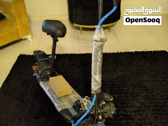 السكوتر كهربائي نظيف جدا غير قابل للتفاوض