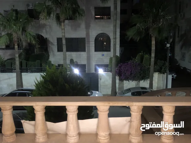شقه سوبر ديلوكس البيع في ضاحيه الرشيد طابق اول ثلاث بلكونات بسعر مغري