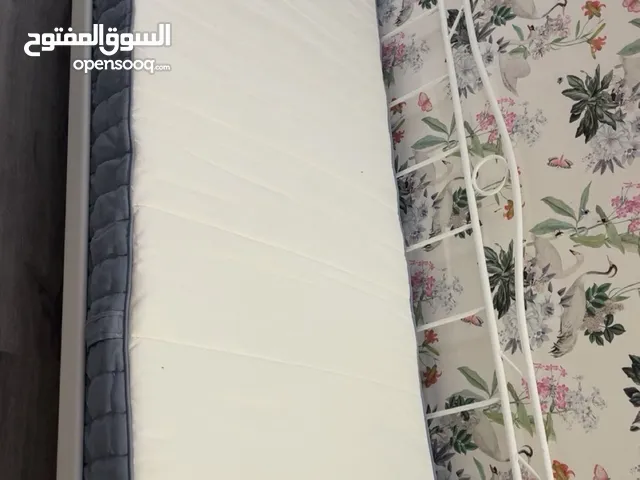 سرير نهاري و مرتبه من ايكيا A daybed with a spring mattress from IKEA.
