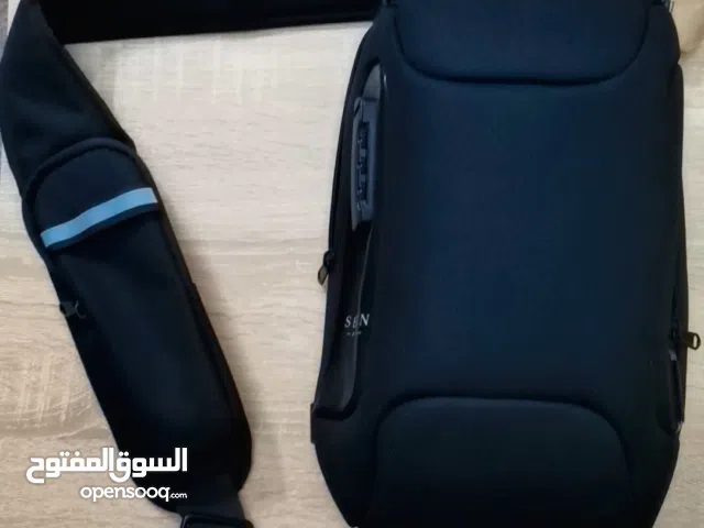 شنطة كتف أصلية للبيع بها كود رقم سري  أستراد أنكليزي مع يو اس بي و بعض الوظائف