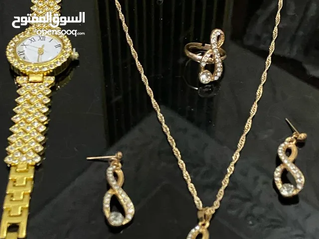 طقم نسائي ذهبي فاخر مرصع بالفصوص - ساعة + سلسلة+ خاتم + حلق أنيق