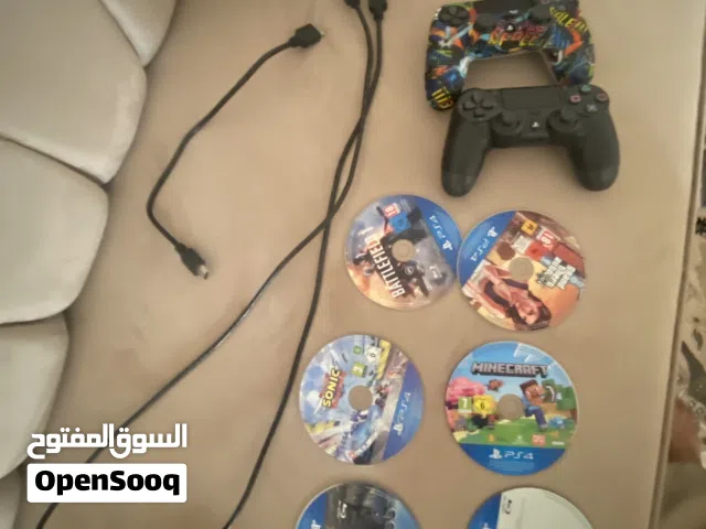 بلاستيشن فور نظيف مع 6 سيديات وجهازين