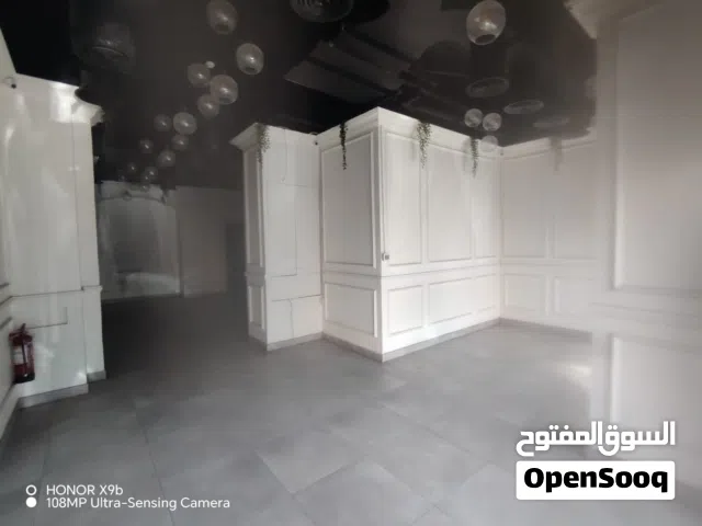 محل للايجار موقع رئيسي علا شارع قريب من الخالديه مول